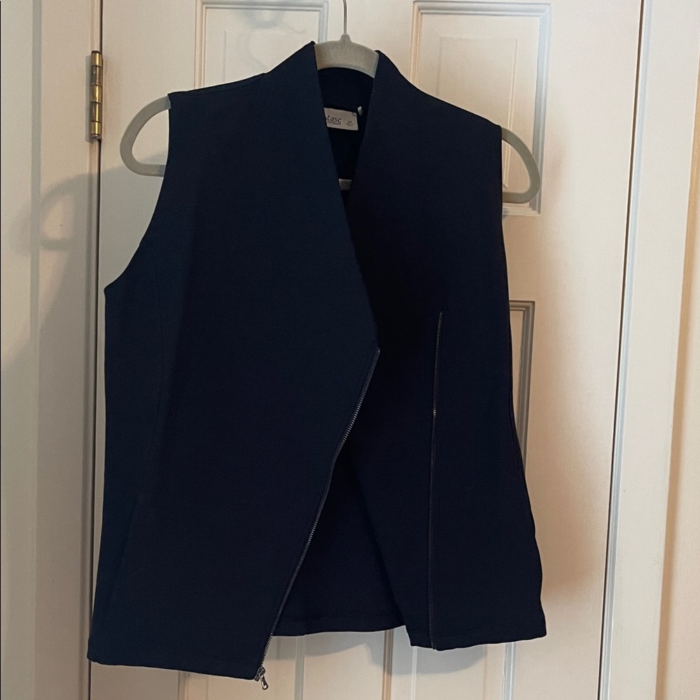 Elegant Black Sleeveless Vest for Women